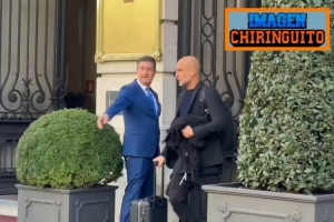 欧冠出局！曼城启程离开马德里，瓜帅面带微笑&哈兰德表情严肃