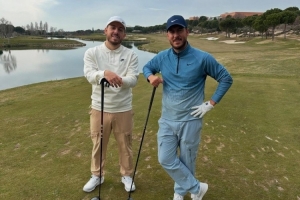 享受退役生活！阿扎尔社媒晒与弟弟打高尔夫照片