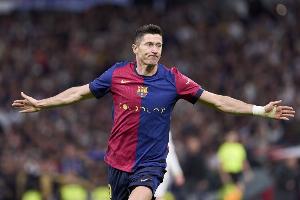 莱万本赛季34场打进32球，距离加盟巴萨以来最佳赛季只差1球