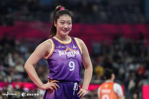 出手18次全场最多！李梦登场20分钟 18中10得到20分3篮板