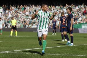 世体：贝蒂斯坚持要巴萨提供补偿，否则不会放罗克回巴西