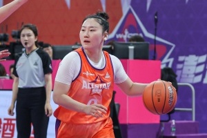 武桐桐谈加盟新疆：跟贾楠指导在国家队合作多年 相互比较了解