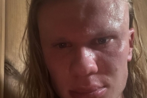 今天你蒸了吗？哈兰德更新社媒，晒出自己蒸桑拿的照片