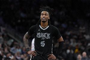 菜鸟丨卡斯尔32分8板4助硬刚雷霆 克内克特飙5记三分10中7砍17分