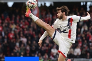 德甲青春版法甲晒K77高难度停球动作，并P成联赛Logo