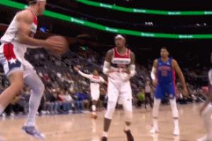 肘出新高度？时隔多年哈登再次回想起了那个男人