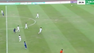 酷似小贝成名球！中乙广东德比惊现中线吊射，停球拨一下直接打！