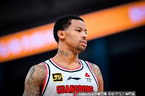 媒体人：下一场伯克是不能少的 打不了也不能孤注一掷地用张文逸