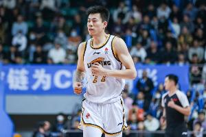 张镇麟8投3中&三分6中2得到9分4板2助 加时赛最后时刻3分杀死比赛