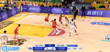 孙铭徽抢断弗格 生涯总抢断数追平张庆鹏&并列CBA历史第14位