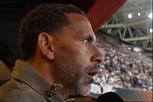 两种心情！热刺进球后费迪南德目瞪口呆，贝尔喜笑颜开鼓掌！