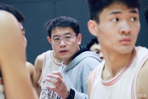 2011年华侨大学三加时斩清华夺队史第7冠 FMVP是现在的主帅周鲁男