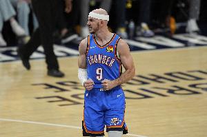 荣耀属于俄城！卡鲁索在社媒艾特雷霆官推：我们是冠军！