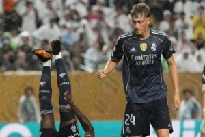 “习惯就好！”吕迪格转发自己腾空照片，还@了见证者怀森