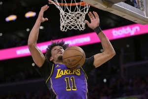 马健谈湖人双塔：内线比上赛季肯定变强了 但在西部仍然偏弱