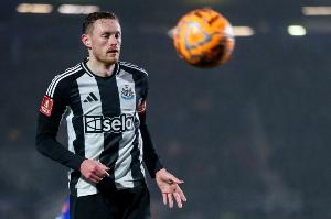 记者：利兹联1200万英镑报价朗斯塔夫，接近与纽卡达成协议