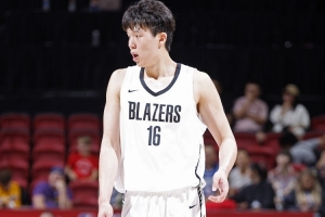 徐静雨：杨瀚森仍然是场上最抢眼的点 没他开拓者夏联一胜难求