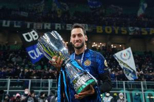 记者：费内巴切准备1500万-2000万欧求购恰尔汗奥卢