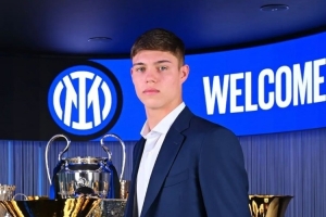 记者：奥林、萨索洛、赫罗纳和费耶诺德有意国米后卫帕拉西奥斯