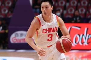 媒体人：胡明轩已经很出色了 我们让全世界重新认识中国篮球