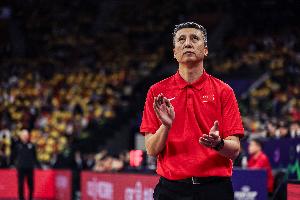 媒体人：郭士强最成功的是让球员理解他对篮球的认知和技战术要求