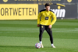 罗马诺：门兴已匹配帕尔马报价，他们有信心赢得签约雷纳的竞争