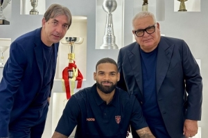 官方：莱切签下杜塞尔多夫中卫西伯特，据悉转会费总额550万欧