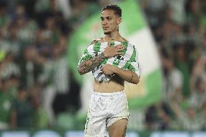 罗马诺：贝蒂斯全力促成安东尼回归，正与曼联谈交易结构