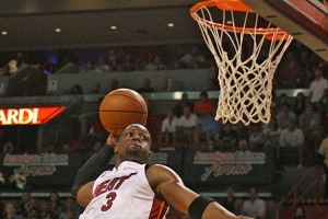 韦德放当今联盟厉害吗？杨毅：当然 他的速度和冲击力你无法阻挡