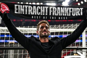 告别队长！法兰克福欧冠比赛之前致敬特拉普