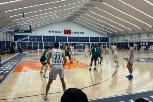 东方体育日报：新赛季CBA，上海男篮陷“死亡之组”？