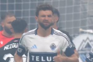 这大胡子！穆勒留了络腮胡之后，沧桑了不少