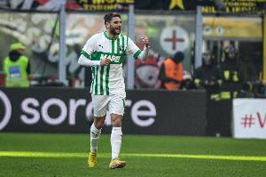 格罗索：贝拉尔迪膝盖有点小问题，我们决定不让他冒险出战