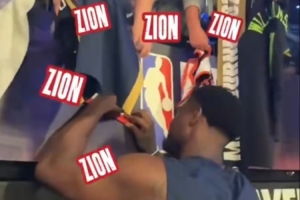 人气火爆！锡安被澳洲球迷争着要签名 现场听取zion一片