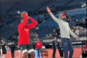 害搁那……锡安赛前专心练起中距离 手感很丝滑