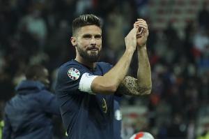 吉鲁：当初法国球迷因本泽马嘘我让我感觉很受伤，我想要证明自己