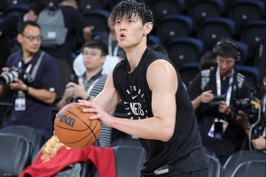 媒体人：篮网真是不懂人情世故 在中国打表演赛不让曾凡博上？