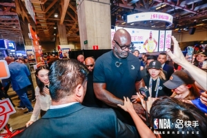 奥尼尔快手展台互动燃爆NBA中国赛，实现球星球迷双向奔赴