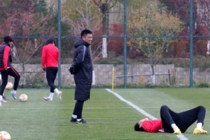 亚泰宿将蒋哲、李尚文退役后回到俱乐部，转型青训教练