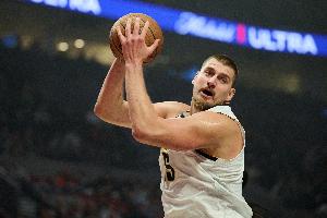 约基奇：队友把球交给我然后我就是不停地投 我并没刻意追求高分