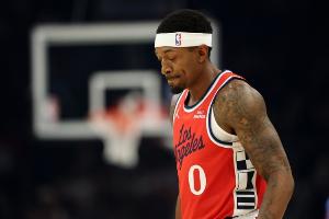 苏群：好不容易看到比尔有点小小的起色却赛季报销 登哥命太苦了