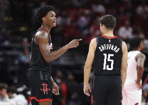 火箭后场新答案？谢泼德并非传统控卫 却是阿门的完美搭档