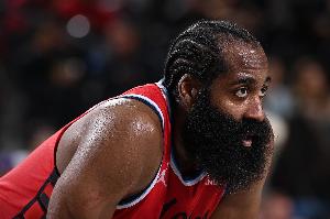 游艇变破船？快船常规首发：比尔报销 小琼斯至少缺席6周 小卡。