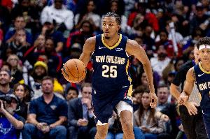 攻防出色！墨菲半场6中4拿到13分3断1帽