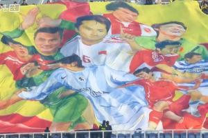 上任国足！西海岸收官战球迷制作超大TIFO，告别前主帅邵佳一