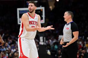 被完虐！申京全场梦游&15投拿14分 有5失误&正负值-16全场最低