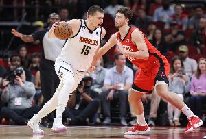 申京：约基奇是我刚进入联盟时的榜样 而现在我也有了自己的风格