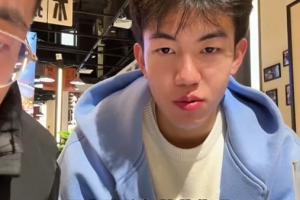 国家队队友羡慕你留洋吗？王博豪：羡慕，我跟他们说我出去有房住