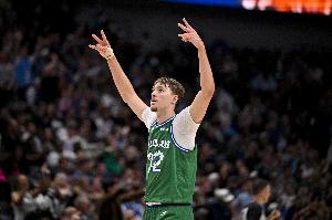 力劈华山！弗拉格反击一条龙 连续过人起飞大鹏展翅单臂暴扣