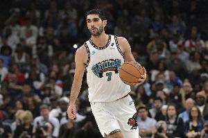 关键球！阿尔达马空切接球上篮打中 灰熊获得2分优势